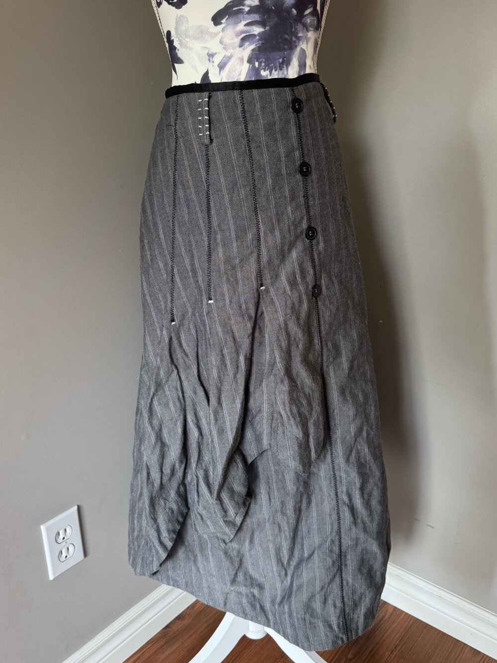 Y2K Animale Women's Gray Pinstripe Maxi Skirt with Button And Pocket Details
